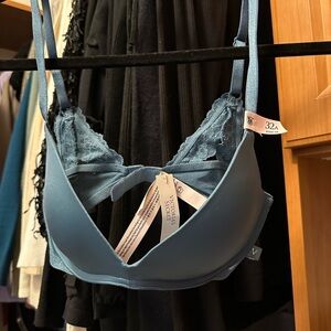 NWT Victoria’s Secret Push Up Wireless Bra